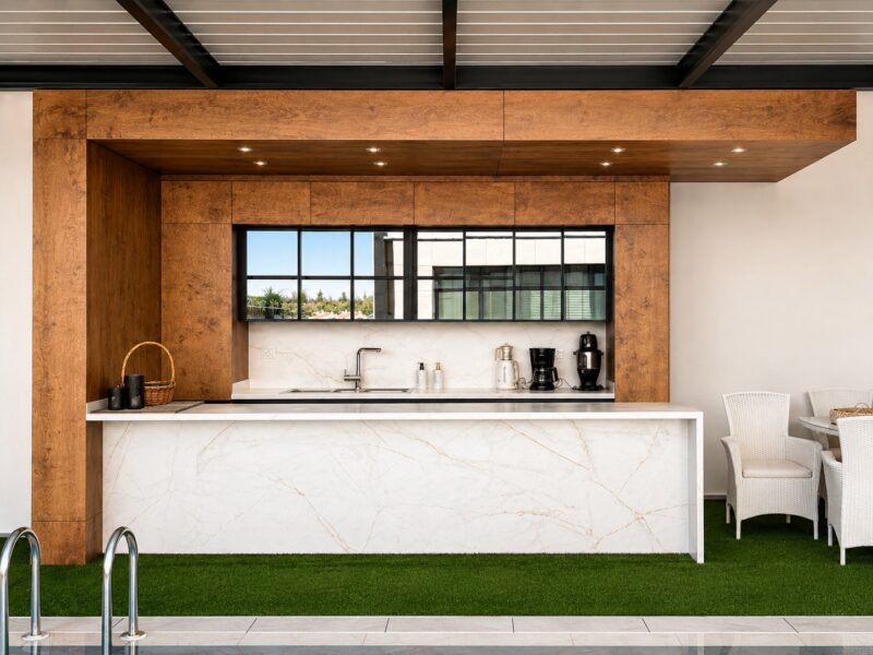 Pool Bar