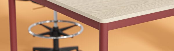 Cage, çalışma masası