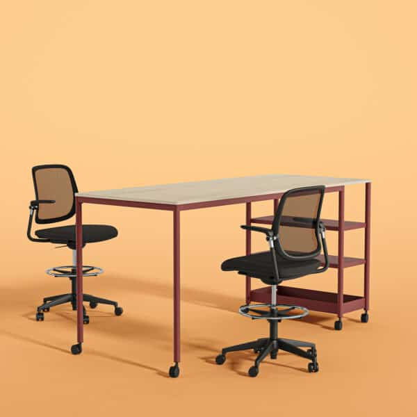 Cage, çalışma masası