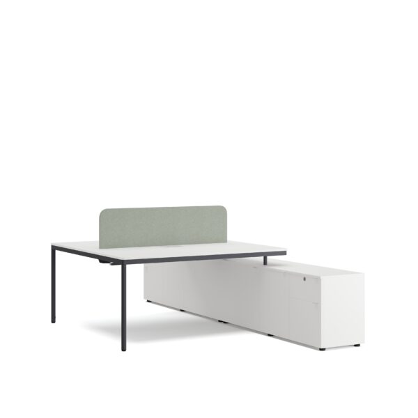 Cage, çalışma masası