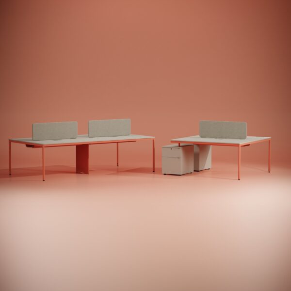 Cage, çalışma masası