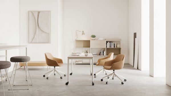 Cage, çalışma masası